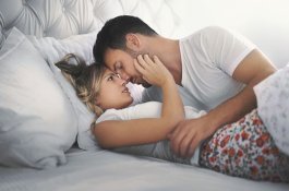 8 Trik Foreplay Agar Hubungan Intim Tidak Membosankan