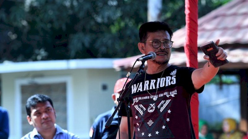 Syahrul di hadapan kerabat, kolega dan sahabatnya di Rumah Kayu Gowa, Minggu (27/10/2019), seusai mengikuti Car Free Day. 