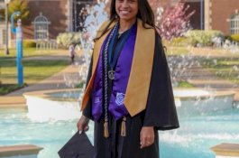 Wanita ini Rutin SMS Almarhum Ayahnya, Setelah 4 Tahun Dia Terima Balasan Mengharukan