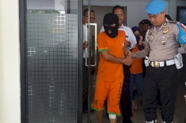 Maut Cinta Segi Tiga Pemandu Lagu