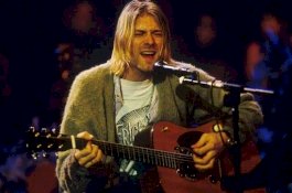 Kardigan Kurt Cobain yang Tak Pernah Dicuci 30 tahun Terjual Rp4,6 Miliar