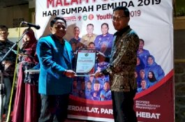 Hari Sumpah Pemuda, KNPI Parepare Serahkan Penghargaan untuk Jurnalis
