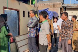 Gubernur Sulsel Beri Bantuan Pembangunan Rumah Korban Kebakaran Rajawali