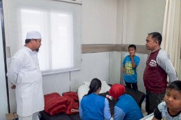 Wagub Sulsel Belikan Sepeda untuk Balita yang Peluk Mayat Ibunya