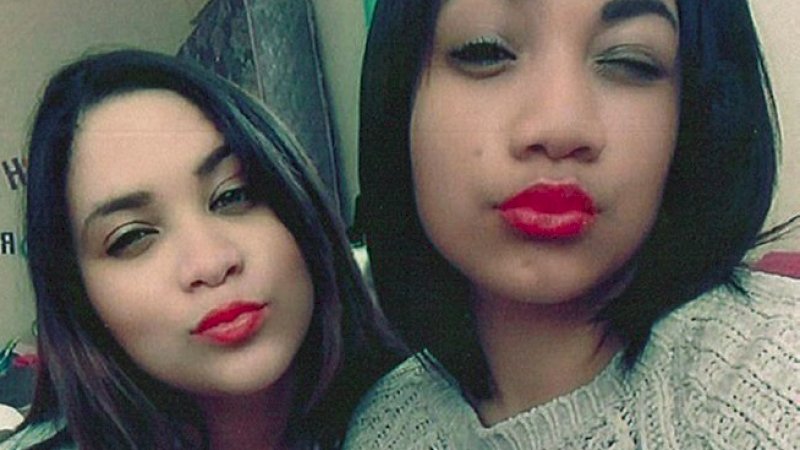 Mich&eacute; Solomon dan adik kandungnya