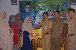 Tekan Angka Pengangguran, Dekranasda Sidrap Bantu Kelompok TKM