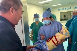 Wanita Berusia 67 Tahun Lahirkan 'Hadiah Dari Surga' Setelah Hamil Secara Alami