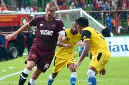 Gol Pellu Selamatkan PSM dari Kekalahan di Babak Pertama