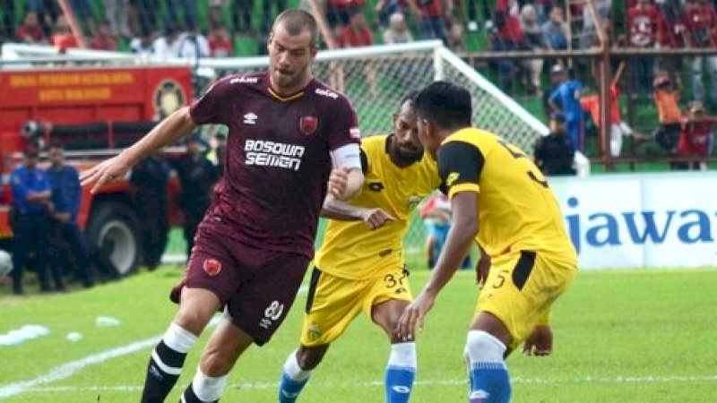 Willem Pluim menjadi motor serangan PSM melawan Bhayangkara FC