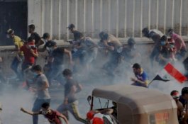 Tiga Orang Tewas dan Ratusan Demonstran Terluka di Karbala