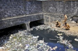 Iqbal Berkantor di Kecamatan Tallo, Warga Keluhkan Jalan Rusak dan Blangko e-KTP
