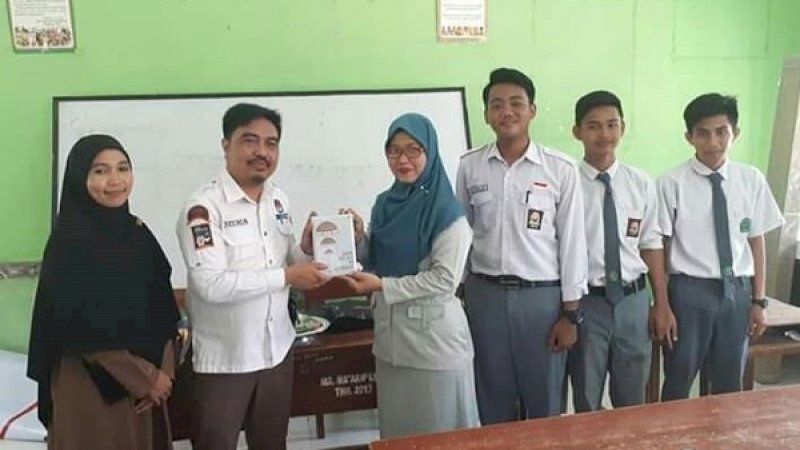 Kunjungan KPU Bantaeng ke sekolah.