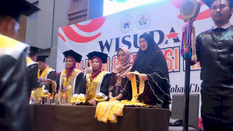 Sebanyak 24 Mahasiswa STIK Yapma Makassar Raih Wisuda Berperstasi