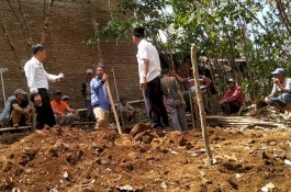 Pemkab Gowa Bangunkan Rumah untuk Kakek Tunanetra yang Hidup Sebatang Kara