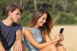 Awas Dibikin Baper, 5 Zodiak Ini Pandai Merayu Lewat WhatsApp