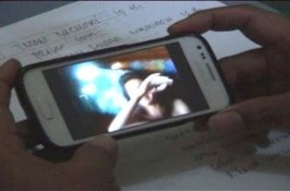 Tergoda Pakaian Polisi, Wanita Bersuami Buka Pakaian Saat VCS dengan Pria Lain