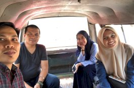 Cari Suasana Baru, Dokter Koboi Rapat di Atas Angkot