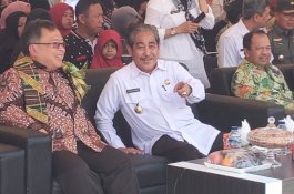 Menristek Ajak Petani di Sidrap Beralih Gunakan Gas untuk Bahan Bakar Mekanisasi