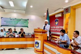 Dihadiri 22 Angkatan, Dekan Buka Muktamar II IKA FK UMI