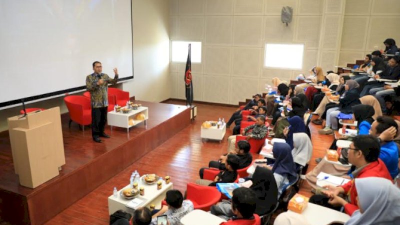 Danny Pomanto jadi pembicara dalam seminar internasional yang diselenggarakan Himpunan Mahasiswa Sipil Fakultas Teknik Universitas Hasanuddin Makassar, Kamis (31/10/2019).