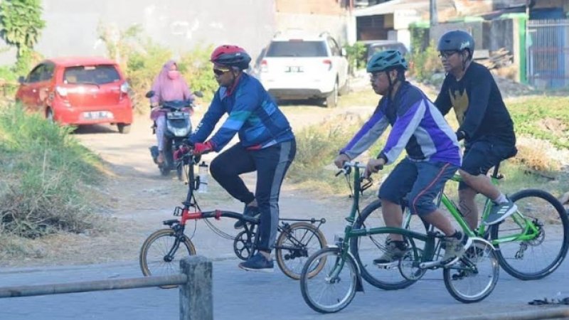Pakai Sepeda, Iqbal Pantau Kanal dan Kebersihan Makassar