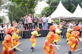 Keindahan Sutra Warnai Kostum Karnaval Seni dan Budaya Sulsel
