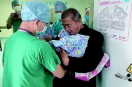 Sudah Menopause Wanita 67 Tahun Lahirkan Bayi, Anak-anaknya Menolak