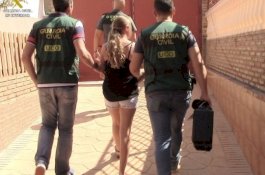 Ibu Membuat Video Mesum Anak Perempuan Lalu Menjualnya Secara Online