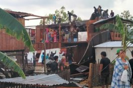 Diterjang Angin Kencang, Puluhan Rumah Penduduk di Sidrap Rusak Parah