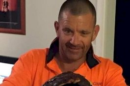 Ayah Dua Anak Acungkan Kapak, Rubuh Setelah Polisi Lepaskan Tiga Tembakan