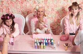 Ibu ini Akui Habiskan Rp18 Juta Per Bulan untuk ke Salon Bersama 3 Putrinya