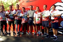 Berusia 45 Tahun, Asops Danlantamal VI Raih Medali Emas International Run Makassar Half Marathon