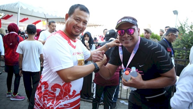 PJ Wali Kota Makassar, Iqbal Suhaeb, salam komando dengan Kasubdit 1 Krimum Polda Kalsel, Kompol Triambodo.