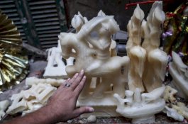 Tradisi Syiah, Kairo Siapkan Permen Manis dengan Aneka Bentuk Jelang Maulid Nabi Muhammad