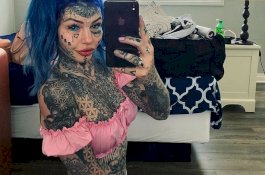 Wanita ini Buta Setelah Men-tato Matanya, Sebut Dirinya 'Naga Putih Bermata Biru'