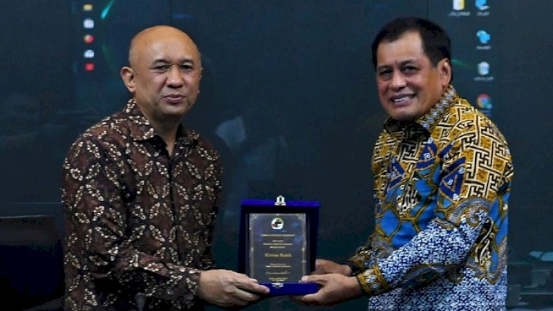 Ketua Umum Dewan Koperasi Indonesia, Nurdin Halid menemui Menteri Koperasi Usaha Kecil dan Menengah RI, Teten Masduki di kantornya, Jalan HR Rasuna Said Jakarta Selatan, Senin (4/11/2019).