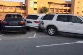 Perempuan Ini Salah Injak Pedal saat Putar Mobil, Gadis 4 Tahun dan Ibunya Dibuat Gepeng