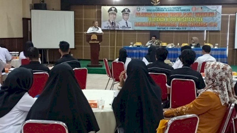 Wali Kota Parepare, Taufan Pawe saat membuka Pelatihan Pemandu Wisata Alam (Snorkling) Pelayanan Kepariwisataan DAK Kementerian Pariwisata Tahun Anggaran 2019. Kegiatan digelar di Hotel Kenari Bukit Indah, Rabu (6/11/2019).