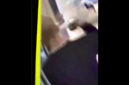 Video Detik-Detik Pria Berkepala Plontos Masuk Bandara dan Todongkan Pistol ke Kepala Sendiri