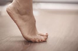 Bikin Lomba Kaki Wanita Terbaik Berhadiah Gelang Emas, Pria Ini Terima 1.500 Foto