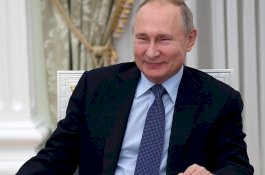 Vladimir Putin Ingin Wikipedia Dilarang dan Diganti Buatan Rusia