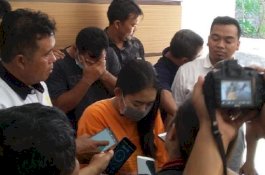 Terinspirasi Film Porno Jadi Alasan Bu Guru Ajak Siswinya Threesome