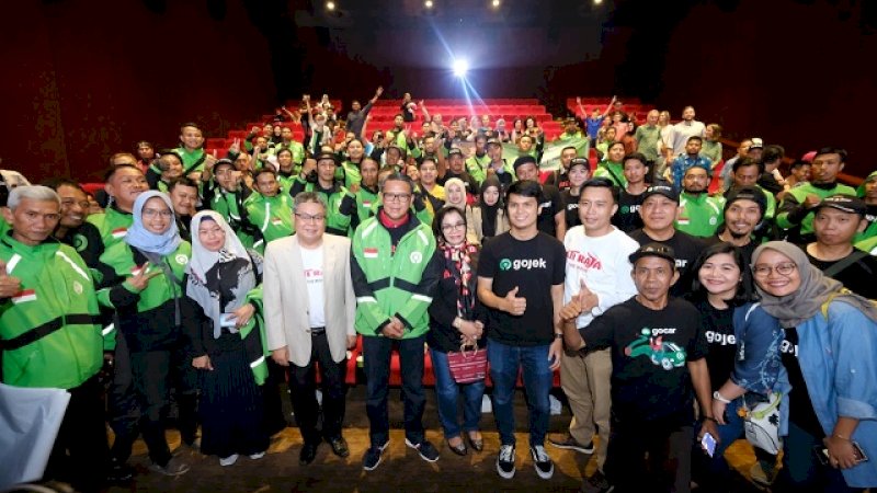 Pakai Jaket Ojol, Nurdin Abdullah Nonton Penayangan Perdana Film Ati Raja