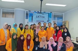 Peserta Gravitasi 2019 Kunjungi Laboratorium Fisika UNM