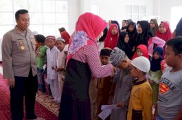 Hari Terakhir di Wajo, Kapolres Pamit kepada Anak Yatim Piatu