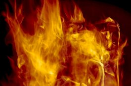 Bu Dokter Bakar Hidup-hidup Wanita Simpanan Suami Bersama Anaknya