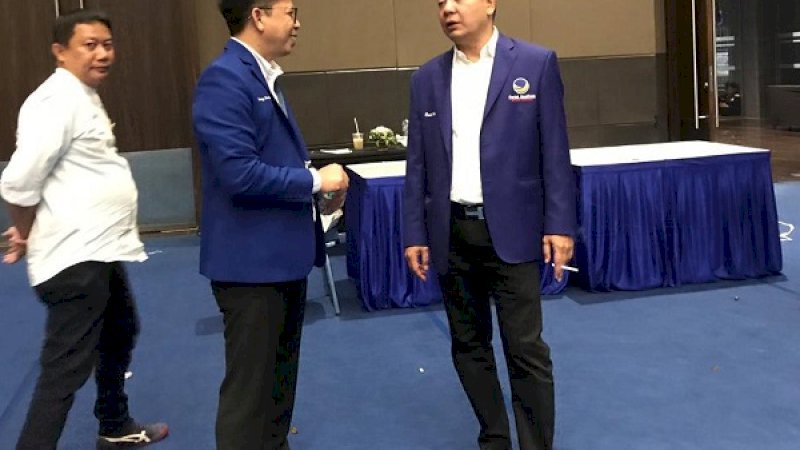Rusdi Masse (kanan) berbincang dengan Tomy Satria Yulianto di JI Expo Kemayoran Jakarta Pusat, Jumat malam (8/11/2019).