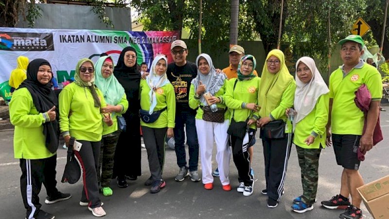 Perayaan Milad IX PP IKA SMA Negeri 2 Makassar (Smada) pada Car Free Day Jalan Sudirman, Makassar, Minggu (10/11/2019). 