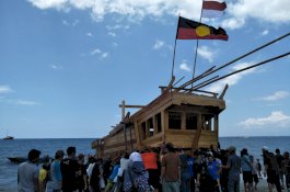 Pengobat Rindu Paddewakkang 'Nur Al-Marage', Berlayar Menuju Australia