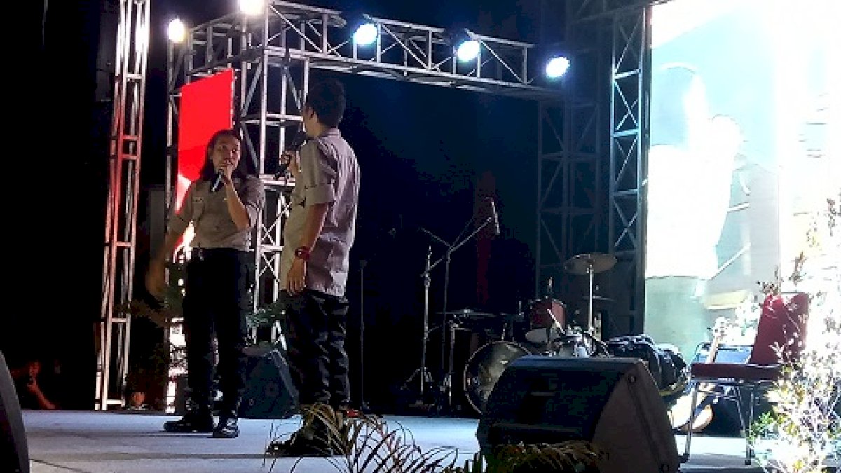 Tingkah Lucu Tumming Abu Tiru Gaya Kapolres Gowa, Bikin Penonton Tertawa